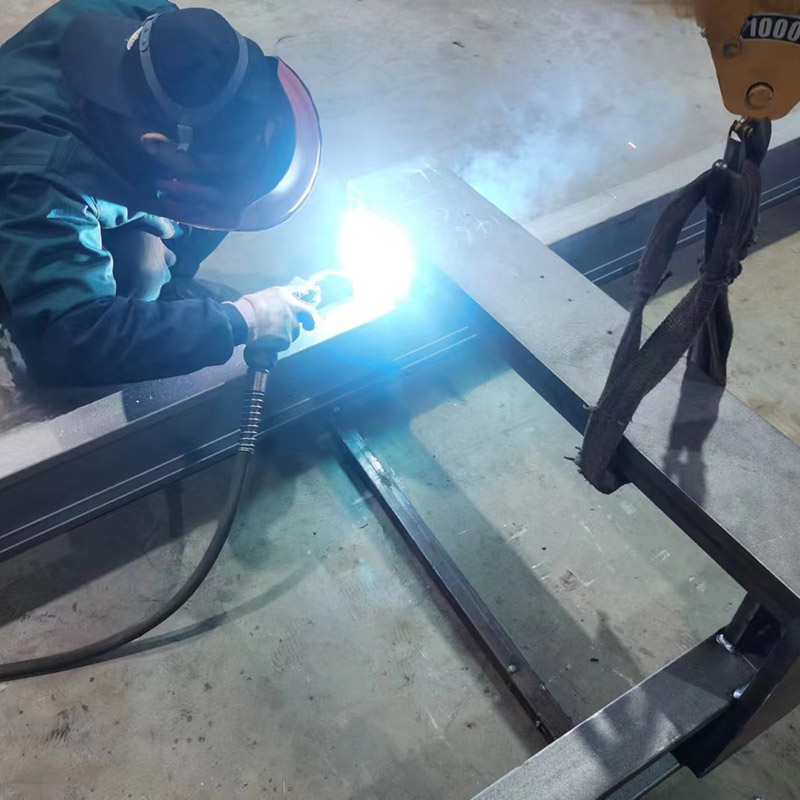 Saldatura ad arco di metallo schermato (SMAW)